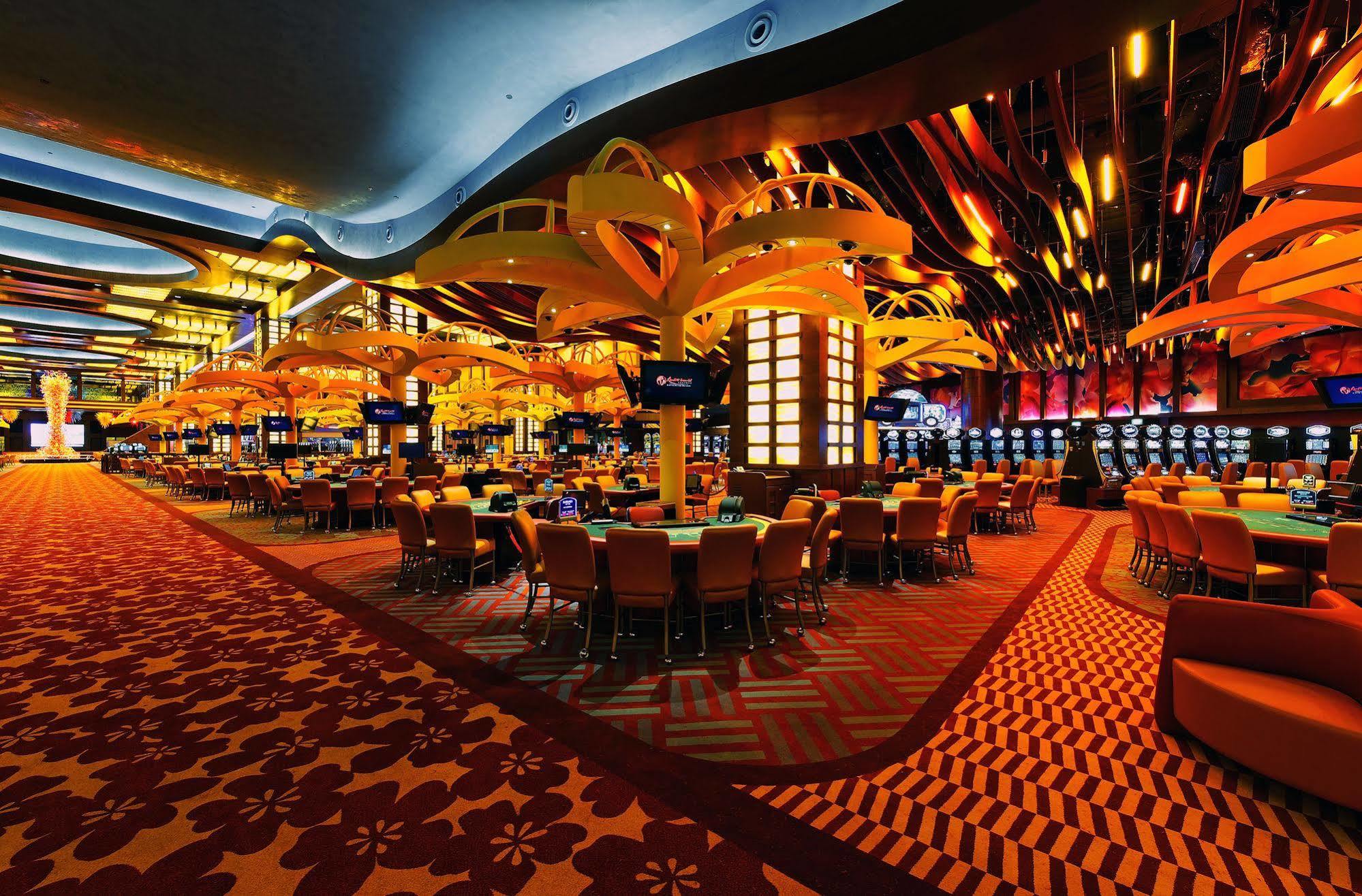 Resorts World Sentosa - Hotel Szingapúr Kültér fotó Casino floor